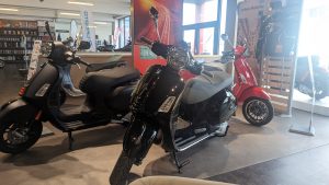 Vespa GTS 300 RST (schwarz)-image